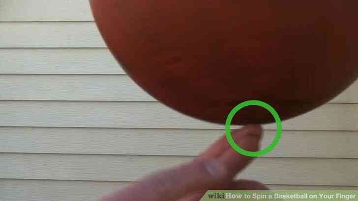 Image intitulée Spin un ballon de Basket sur le Doigt Étape 13